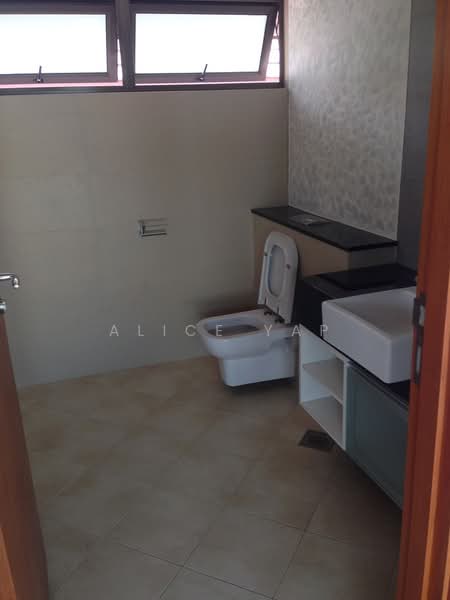 22 Dunsfold Drive, , 6 Bedrooms, 4,800 sqft, Detached House For Rent, by Alice Yap, 500090970 - Bathroom - PropertyGuru.com.sg