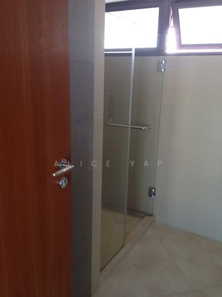 22 Dunsfold Drive, , 6 Bedrooms, 4,800 sqft, Detached House For Rent, by Alice Yap, 500090970 - Bathroom - PropertyGuru.com.sg