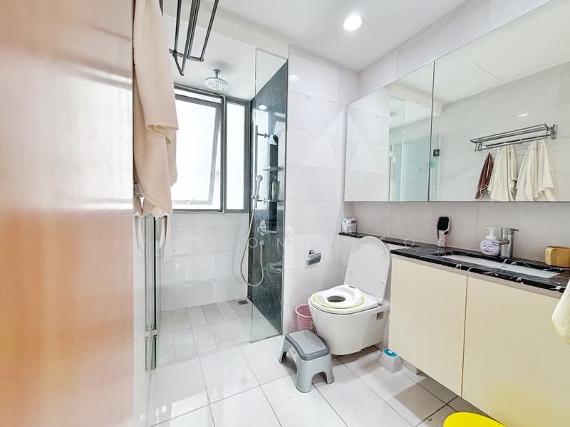 The Scala @ Lorong Chuan Condominium For Sale at S$ 1,740,000 | PropertyGuru Singapore - Master bath