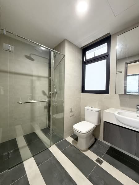 Parc Riviera Condominium For Sale at S$ 1,700,000 | PropertyGuru Singapore - Bathroom