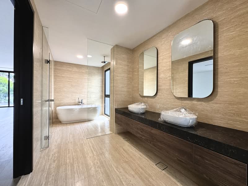 D10 Holland Grove Detached House For Sale at S$ 19,800,000 | PropertyGuru Singapore - Bathroom