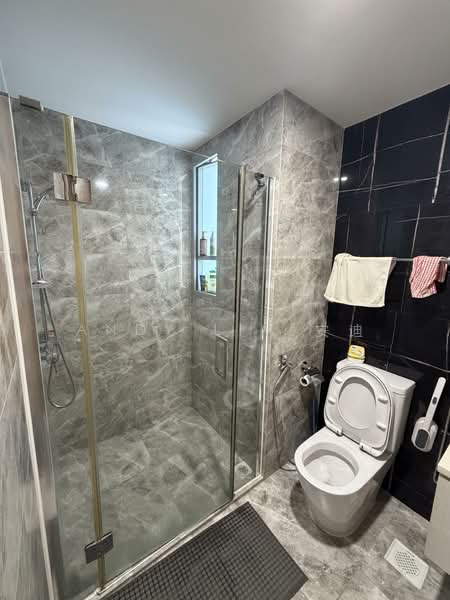 The Santorini Condominium For Sale at S$ 1,450,000 | PropertyGuru Singapore - Bathroom