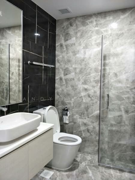 The Santorini Condominium For Sale at S$ 1,450,000 | PropertyGuru Singapore - Bathroom