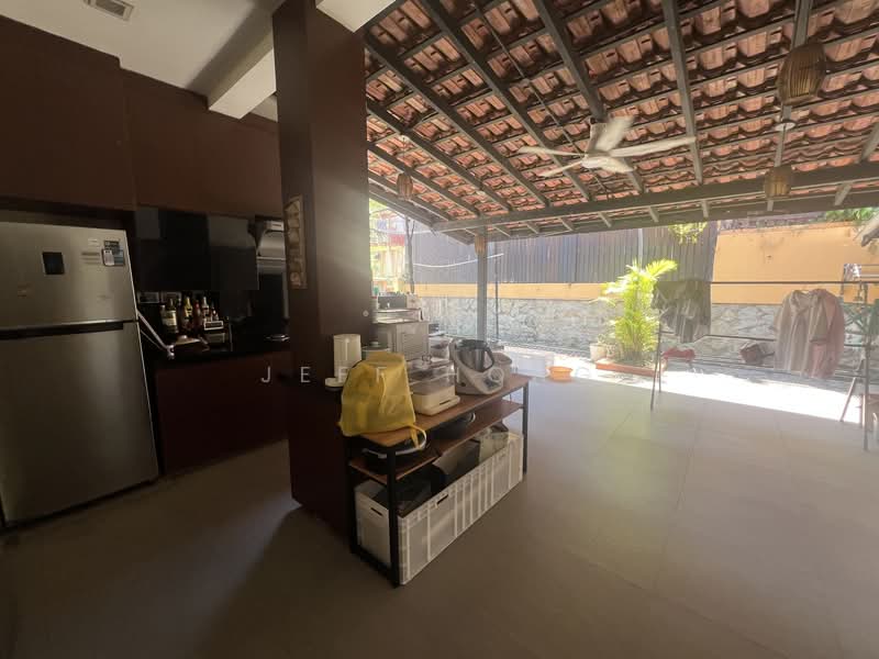 Pasir Ris Way Semi-Detached House For Sale at S$ 6,280,000 | PropertyGuru Singapore - Wet Kitchen