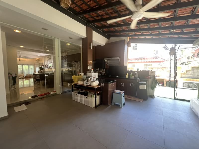 Pasir Ris Way Semi-Detached House For Sale at S$ 6,280,000 | PropertyGuru Singapore - Wet Kitchen