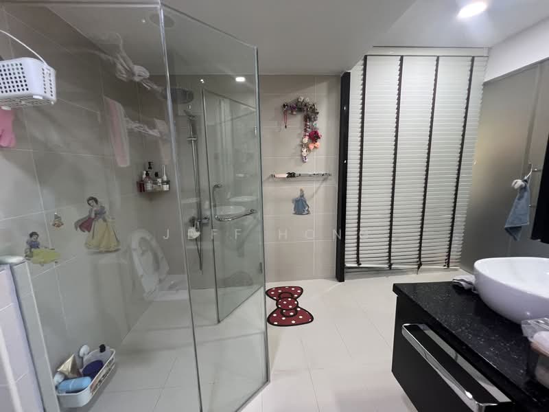 Pasir Ris Way Semi-Detached House For Sale at S$ 6,280,000 | PropertyGuru Singapore - Master Bathroom