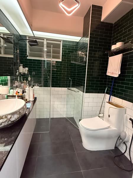 302C Punggol Place HDB Flat For Sale at S$ 888,000 | PropertyGuru Singapore - Bathroom