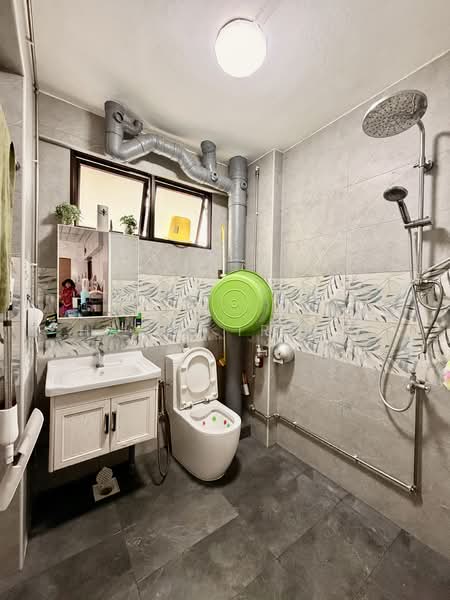 864 Tampines Street 83 HDB Flat For Sale at S$ 720,000 | PropertyGuru Singapore - Bathroom