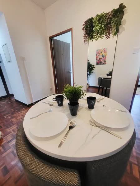 Ridgewood Condominium, 1 Ridgewood Close, Room Rental, 100 sqft, Condominium For Rent, by Karen Tan, 500091010 - Dining Room - PropertyGuru.com.sg