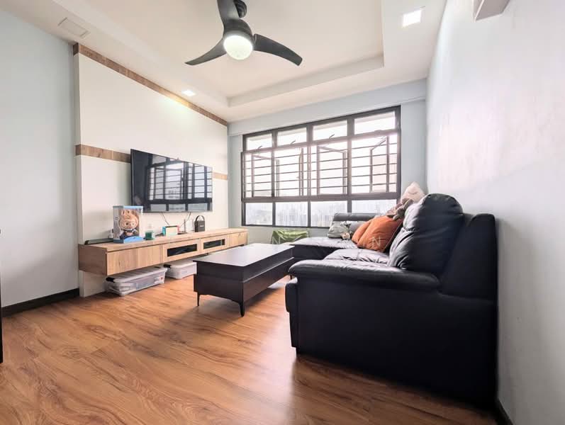 547A Segar Road HDB Flat For Sale at S$ 610,000 | PropertyGuru Singapore - Living Room