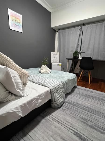 Textile Centre Apartment For Sale at S$ 1,300,000 | PropertyGuru Singapore - Bedroom