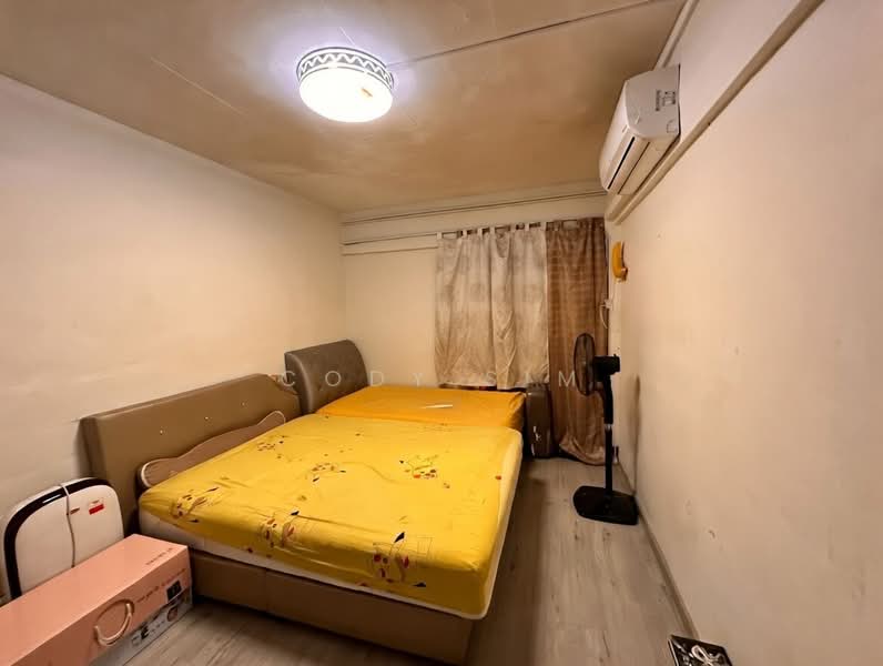 330 Jurong East Avenue 1 HDB Flat For Sale at S$ 558,000 | PropertyGuru Singapore - Bedroom
