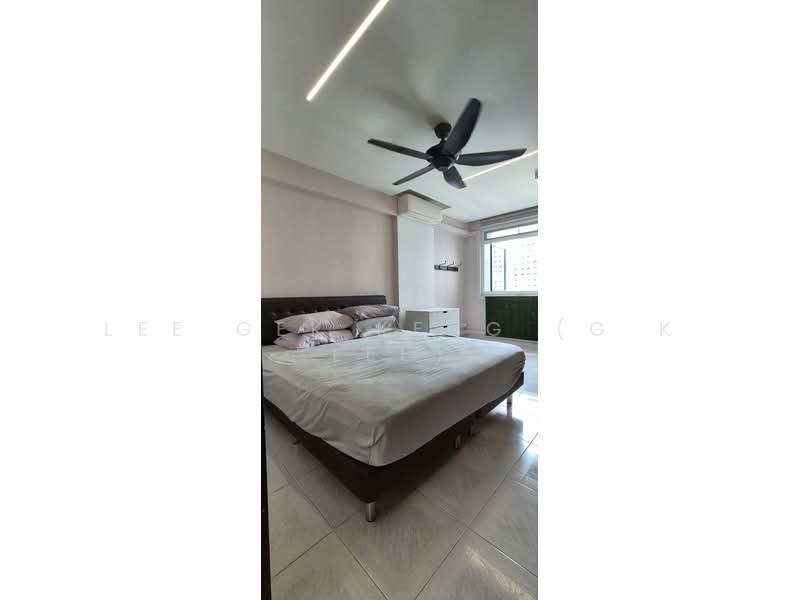 734 Jurong West Street 73 HDB Flat For Sale at S$ 630,000 | PropertyGuru Singapore - Master Bedroom