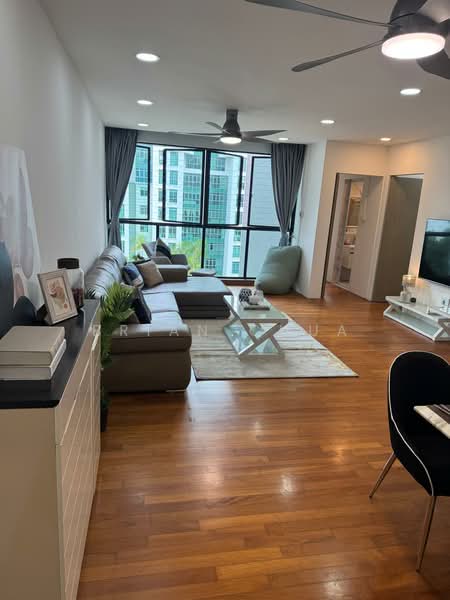 Hilltop Grove Condominium For Sale at S$ 1,180,000 | PropertyGuru Singapore - Living Room