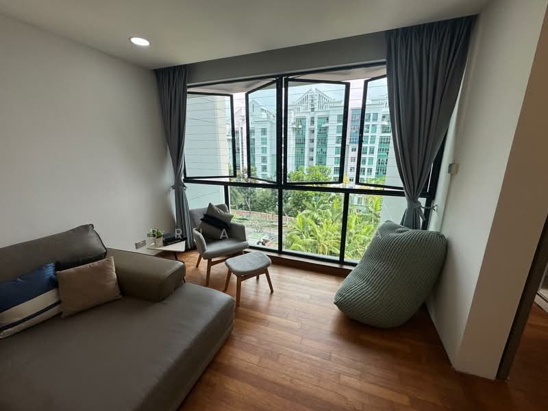 Hilltop Grove Condominium For Sale at S$ 1,180,000 | PropertyGuru Singapore - Living Room
