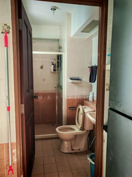 130 Edgedale Plains, 130 Edgedale Plains, Room Rental, 120 sqft, HDB Flat For Rent, by Max Foo, 500091052 - Bathroom - PropertyGuru.com.sg