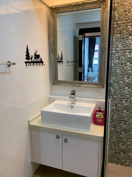 70C Telok Blangah Heights HDB Flat For Sale at S$ 928,000 | PropertyGuru Singapore - Bathroom