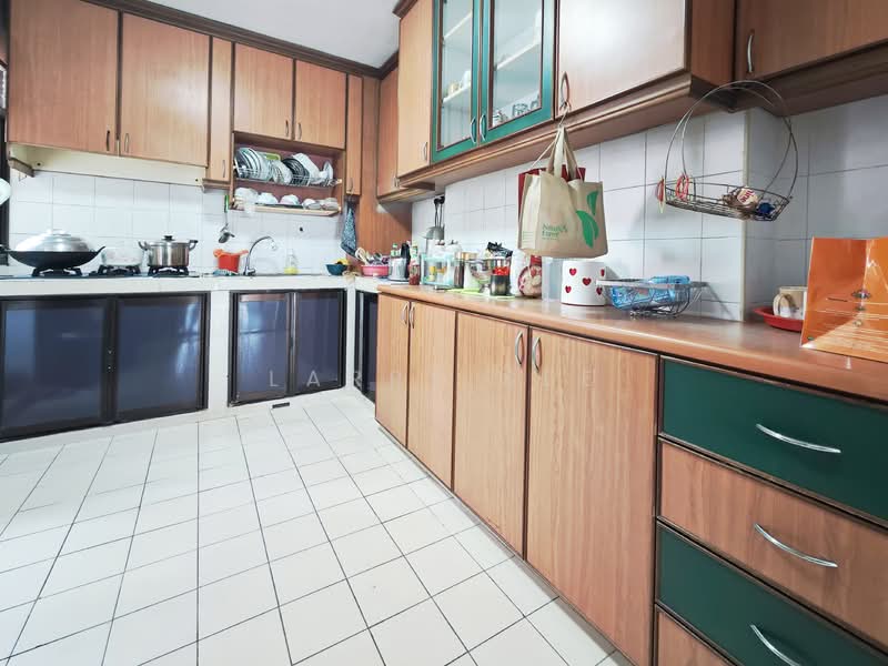 836 Hougang Central HDB Flat For Sale at S$ 949,000 | PropertyGuru Singapore - Kitchen