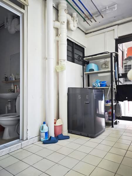836 Hougang Central HDB Flat For Sale at S$ 949,000 | PropertyGuru Singapore - Service yard
