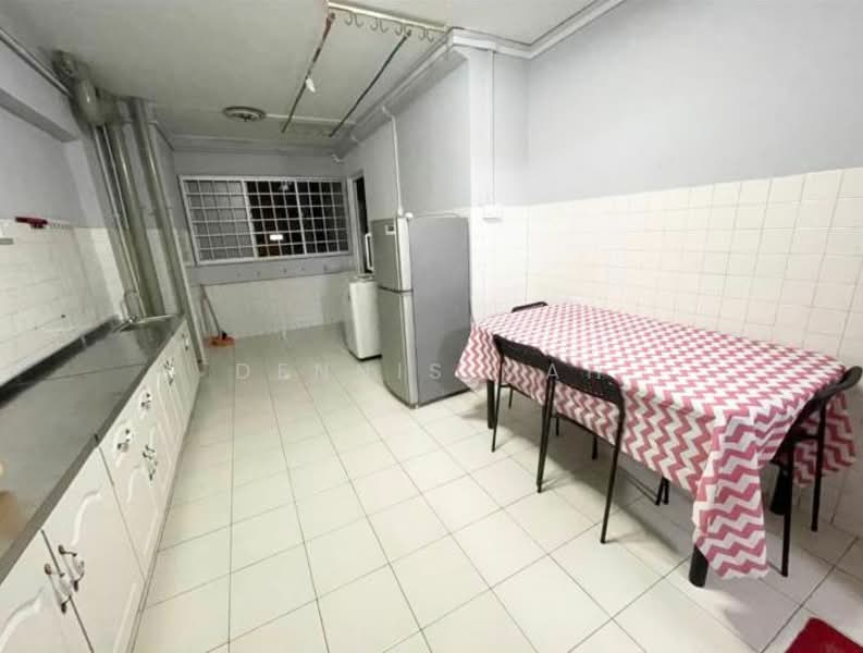 303 Yishun Central HDB Flat For Sale at S$ 480,000 | PropertyGuru Singapore - Kitchen