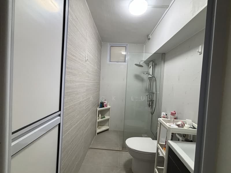 288D Jurong East Street 21 HDB Flat For Sale at S$ 898,800 | PropertyGuru Singapore - Bathroom