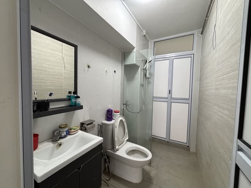 288D Jurong East Street 21 HDB Flat For Sale at S$ 898,800 | PropertyGuru Singapore - Bathroom
