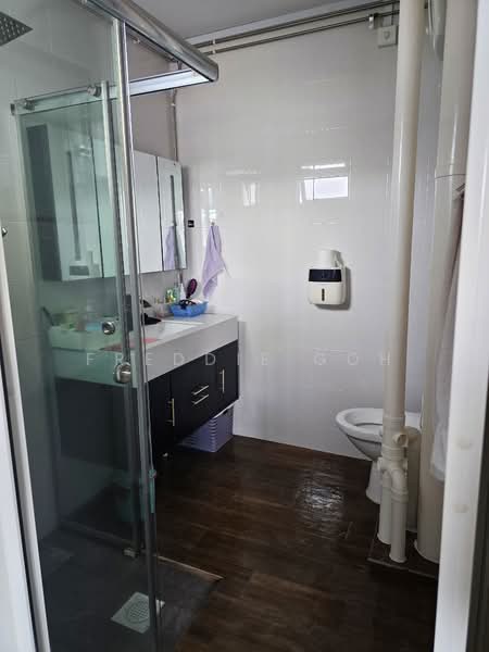 470 Jurong West Street 41 HDB Flat For Sale at S$ 938,000 | PropertyGuru Singapore - Bathroom
