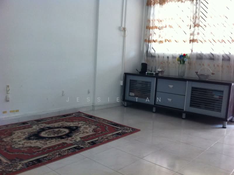195 Bishan Street 13, 195 Bishan Street 13, 2 Bedrooms, 721 sqft, HDB Flat For Rent, by Jessie Tan, 500091105 - Living Room - PropertyGuru.com.sg
