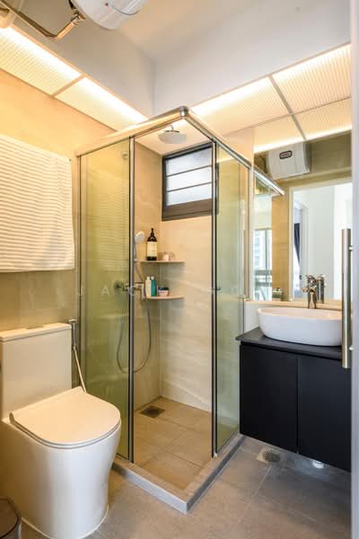 94 Dawson Road HDB Flat For Sale at S$ 850,000 | PropertyGuru Singapore - Bathroom