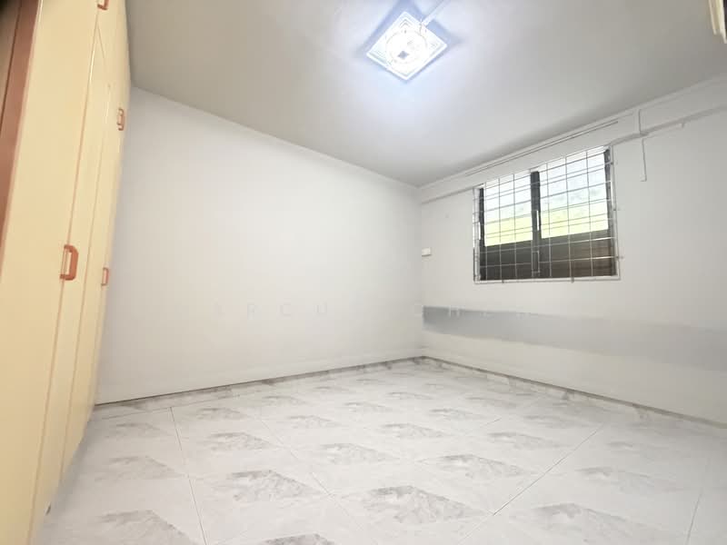 13 Lorong 7 Toa Payoh HDB Flat For Sale at S$ 340,000 | PropertyGuru Singapore - Interior