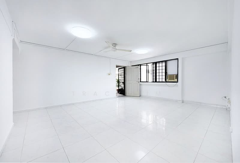 15 Hougang Avenue 3 HDB Flat For Sale at S$ 455,000 | PropertyGuru Singapore - Living Room