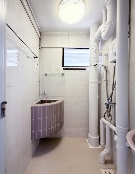 15 Hougang Avenue 3 HDB Flat For Sale at S$ 455,000 | PropertyGuru Singapore - Bathroom