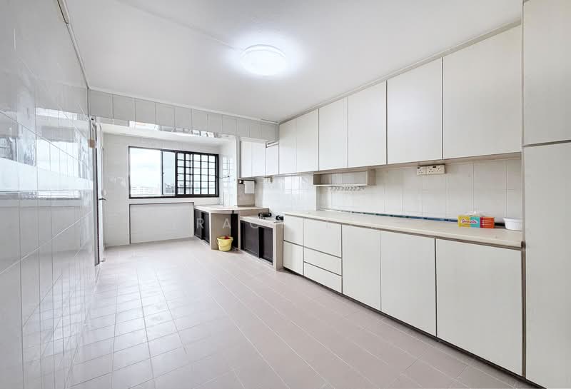 15 Hougang Avenue 3 HDB Flat For Sale at S$ 455,000 | PropertyGuru Singapore - Kitchen