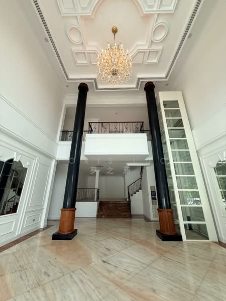 Classic Black & White GCB, Old Holland Road, 6 Bedrooms, 12,000 sqft, Good Class Bungalow For Rent, by Doris Luo 罗之涵, 500091158 - Entrance - PropertyGuru.com.sg