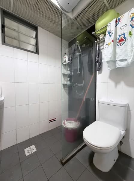 314A Punggol Way HDB Flat For Sale at S$ 710,000 | PropertyGuru Singapore - Bathroom