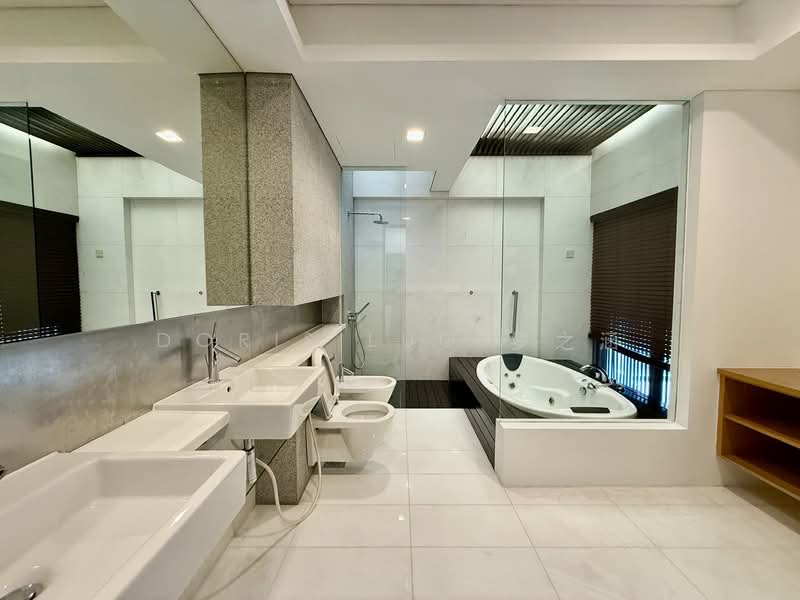 Botanic Garden Modern Detached Home, Tan Kim Cheng Road, 5 Bedrooms, 7,400 sqft, Detached House For Rent, by Doris Luo 罗之涵, 500091169 - Bathroom - PropertyGuru.com.sg