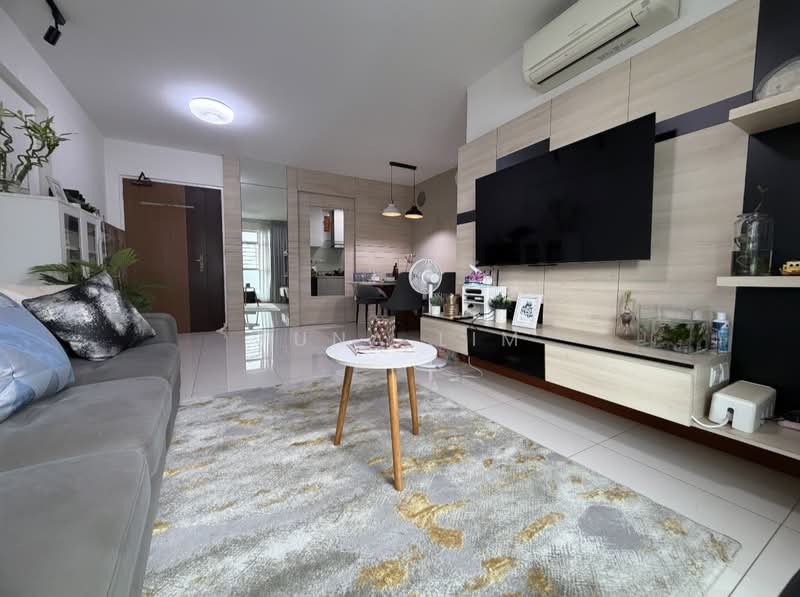 662B Edgedale Plains HDB Flat For Sale at S$ 680,000 | PropertyGuru Singapore - Living Room