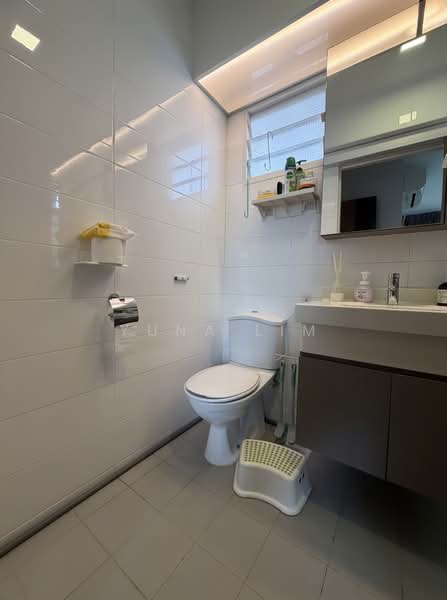 662B Edgedale Plains HDB Flat For Sale at S$ 680,000 | PropertyGuru Singapore - Bathroom
