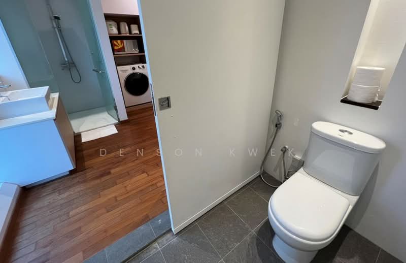 High Street Centre, 1 North Bridge Road, 1 Bedroom, 550 sqft, Apartment For Rent, by Denson Kwek, 500091172 - Bathroom - PropertyGuru.com.sg