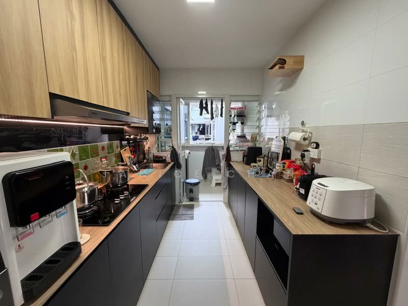 620A Tampines Street 61 HDB Flat For Sale at S$ 800,000 | PropertyGuru Singapore - Kitchen