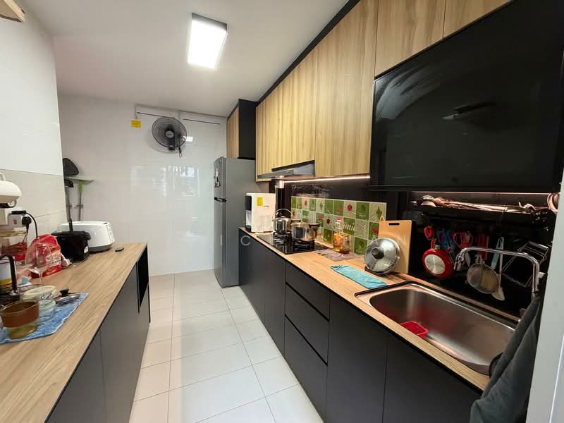 620A Tampines Street 61 HDB Flat For Sale at S$ 800,000 | PropertyGuru Singapore - Kitchen