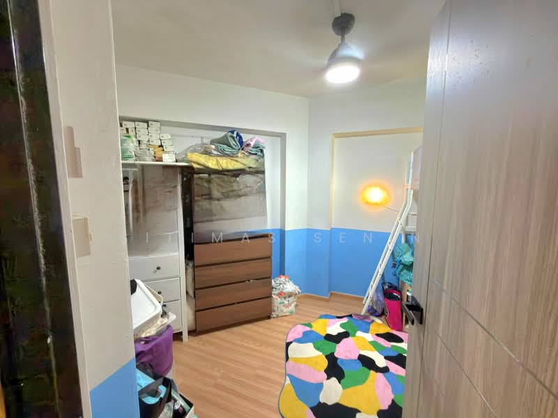 681C Jurong West Central 1 HDB Flat For Sale at S$ 570,000 | PropertyGuru Singapore - Bedroom