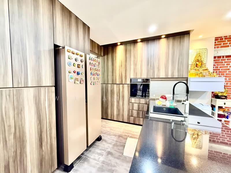 853 Hougang Central HDB Flat For Sale at S$ 1,418,000 | PropertyGuru Singapore - Kitchen