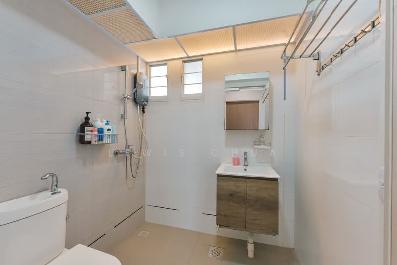 618A Tampines Street 61 HDB Flat For Sale at S$ 799,000 | PropertyGuru Singapore - Bathroom