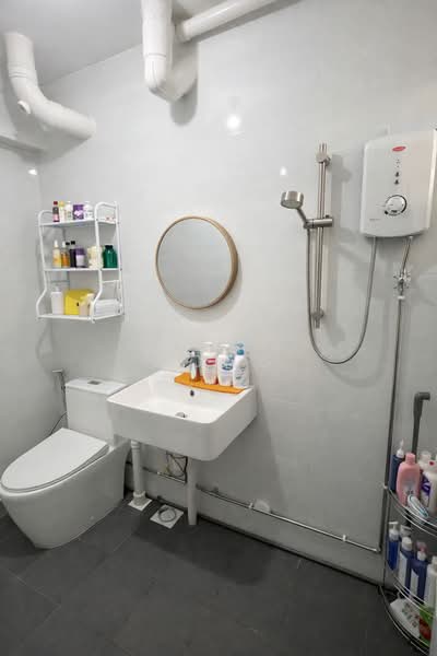 54 Pipit Road HDB Flat For Sale at S$ 550,000 | PropertyGuru Singapore - Bathroom