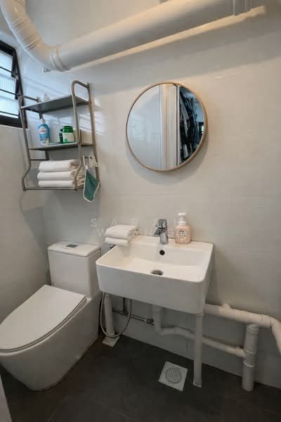 54 Pipit Road HDB Flat For Sale at S$ 550,000 | PropertyGuru Singapore - Bathroom