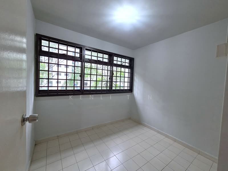 13 Lorong 7 Toa Payoh HDB Flat For Sale at S$ 340,000 | PropertyGuru Singapore - Interior