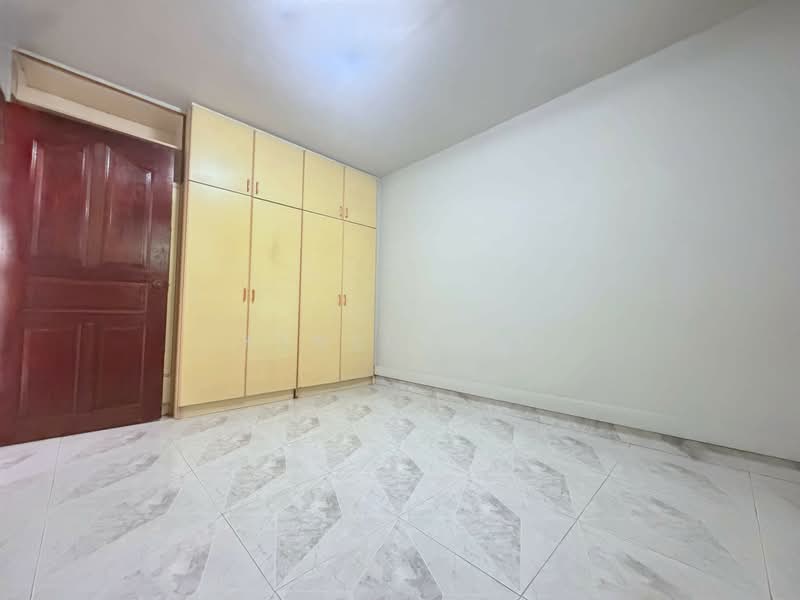 13 Lorong 7 Toa Payoh HDB Flat For Sale at S$ 340,000 | PropertyGuru Singapore - Interior