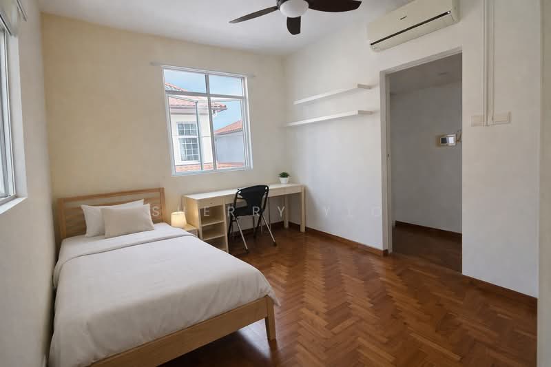 Loyang Villas Corner Terrace For Sale at S$ 2,580,000 | PropertyGuru Singapore - Bedroom