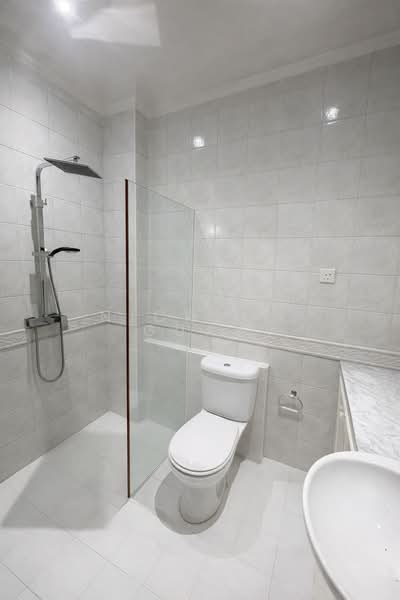 Semi-Detached House For Rent, Begonia Drive, 5 Bedrooms, 3,950 sqft, Semi-Detached House For Rent, by Nickson Guay, 500091209 - Bathroom - PropertyGuru.com.sg